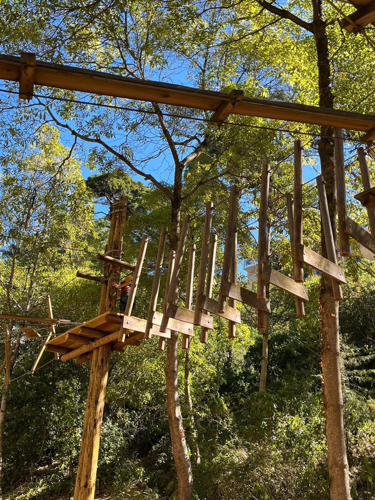 Crianças a realizar atividades outdoor durante o Summer Camp em Cascais