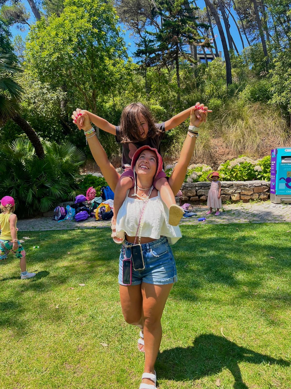 Crianças a realizar atividades outdoor durante o Summer Camp em Cascais
